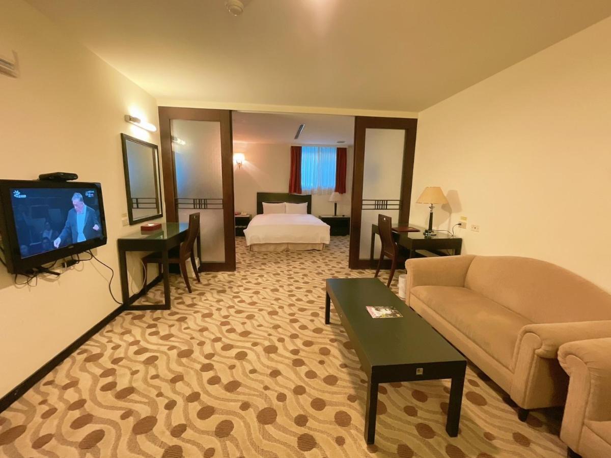 Herkang Hotel Taichung Exterior photo