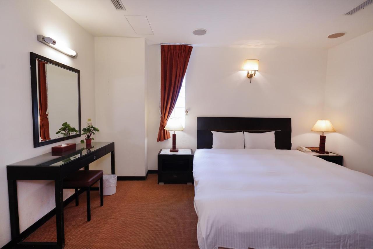 Herkang Hotel Taichung Exterior photo