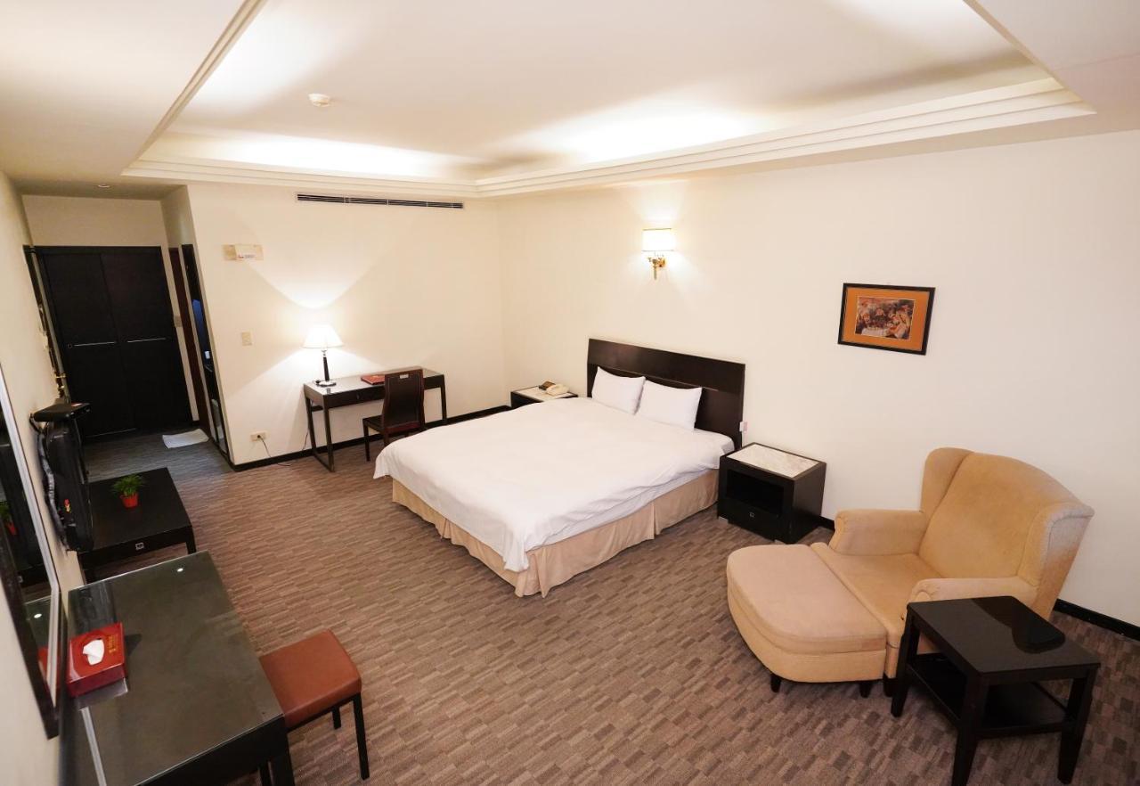 Herkang Hotel Taichung Exterior photo
