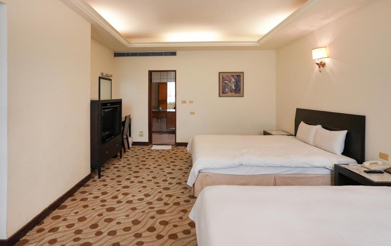 Herkang Hotel Taichung Exterior photo